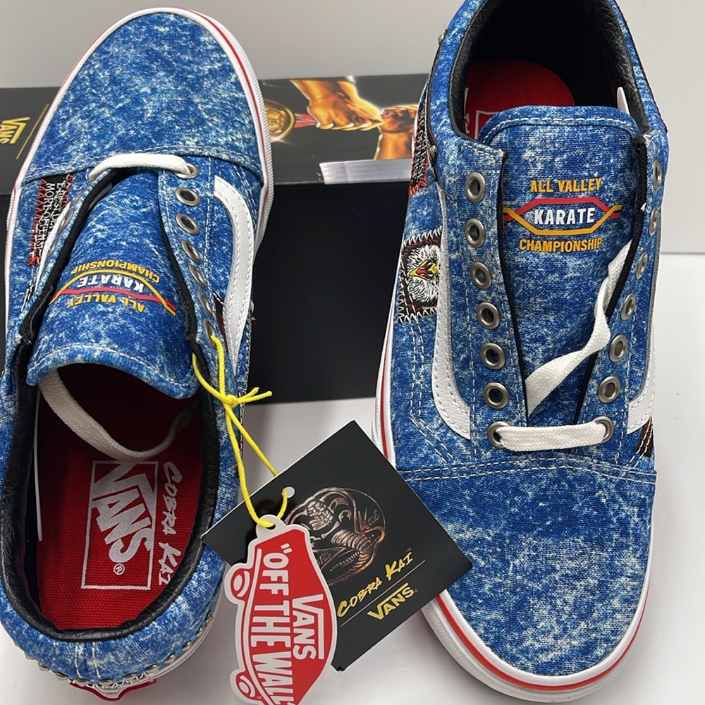 Vans WMNS Old Skool
Cobra Kai Multi/True White 
VNOA3WKT6GL Sneakers - Picture 13 of 16